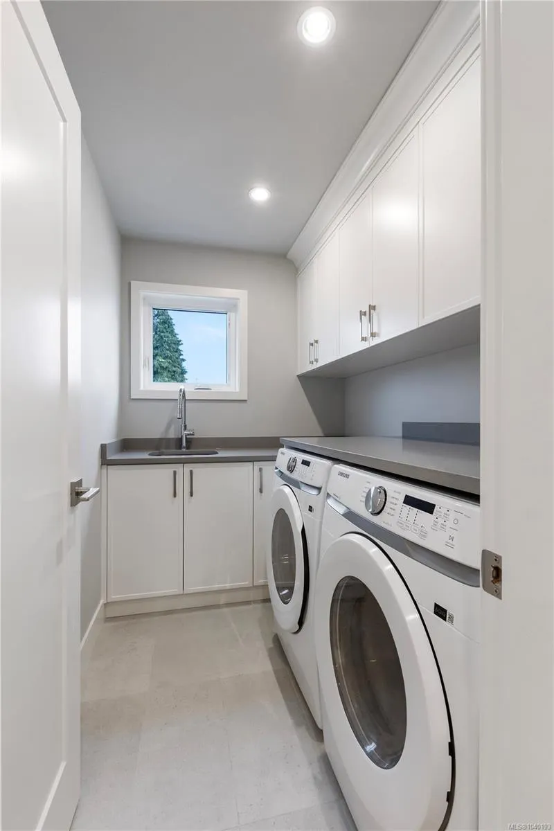 220 Kamloops Ave