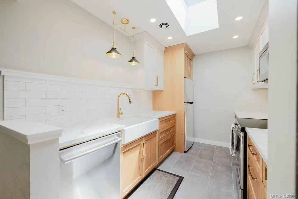 1270 Beach Dr