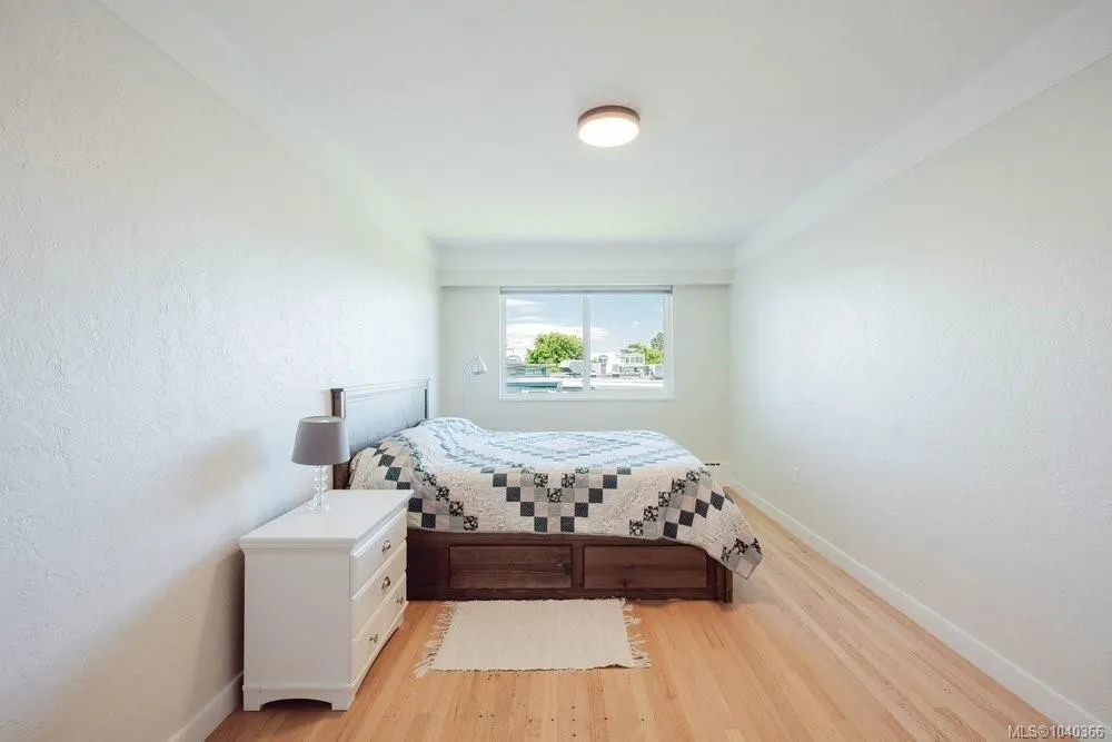 1270 Beach Dr