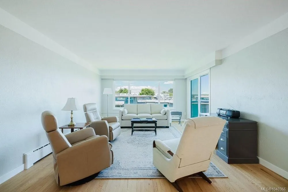 1270 Beach Dr