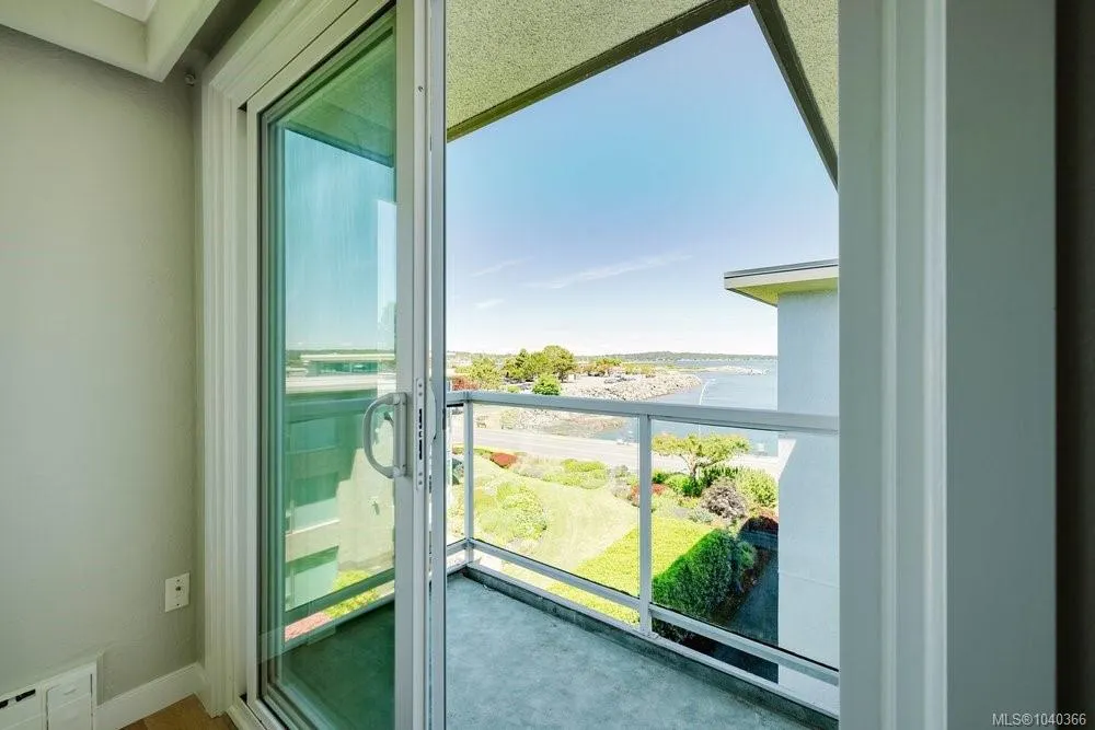 1270 Beach Dr