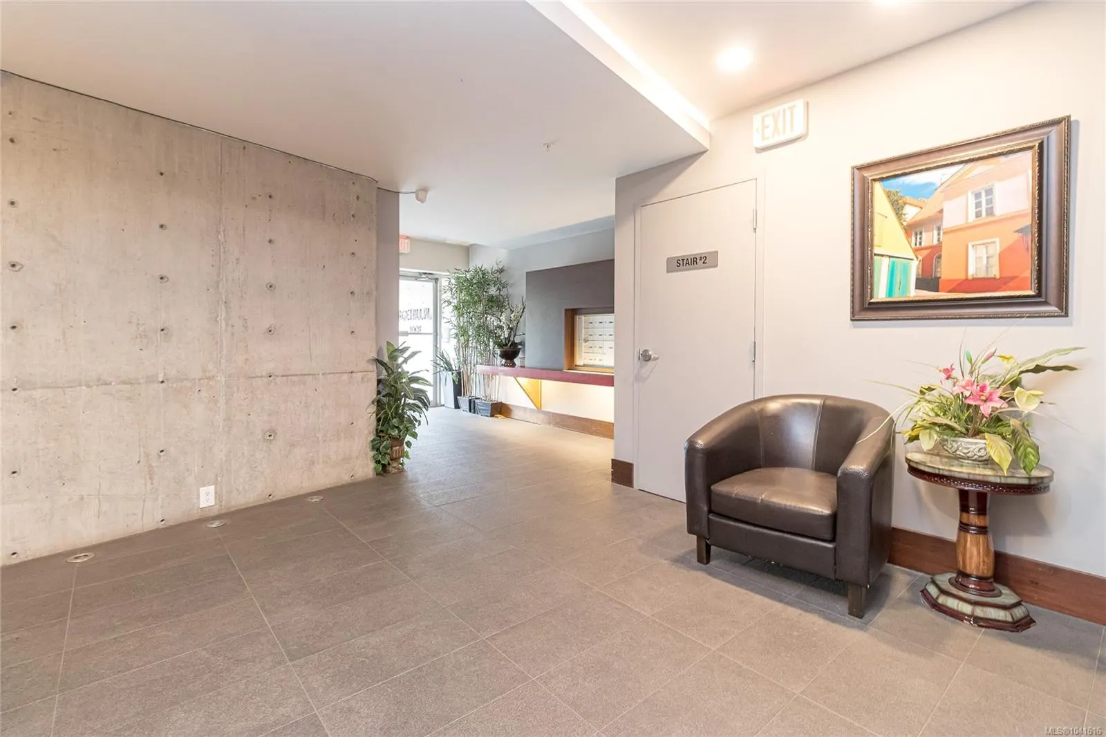1008 Tillicum Rd