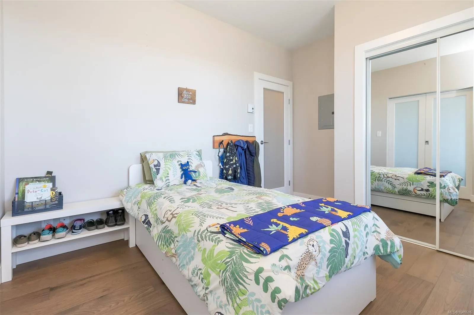 1008 Tillicum Rd