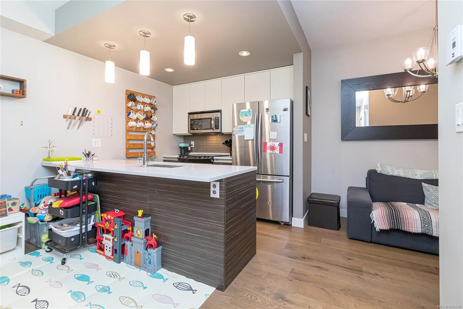 1008 Tillicum Rd