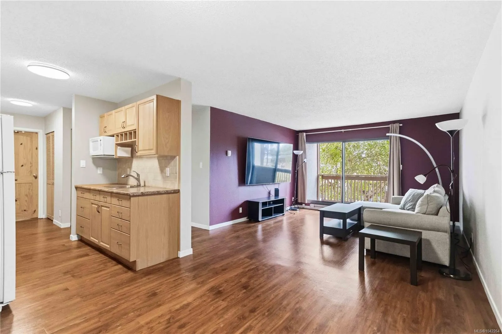 830 Esquimalt Rd
