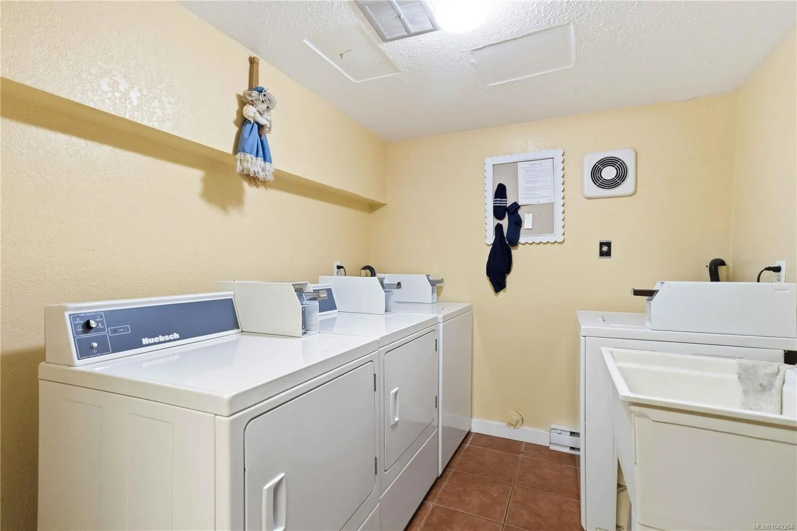 830 Esquimalt Rd