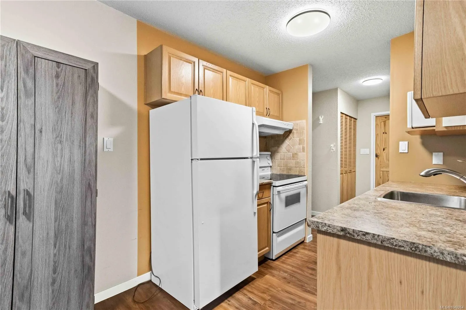 830 Esquimalt Rd