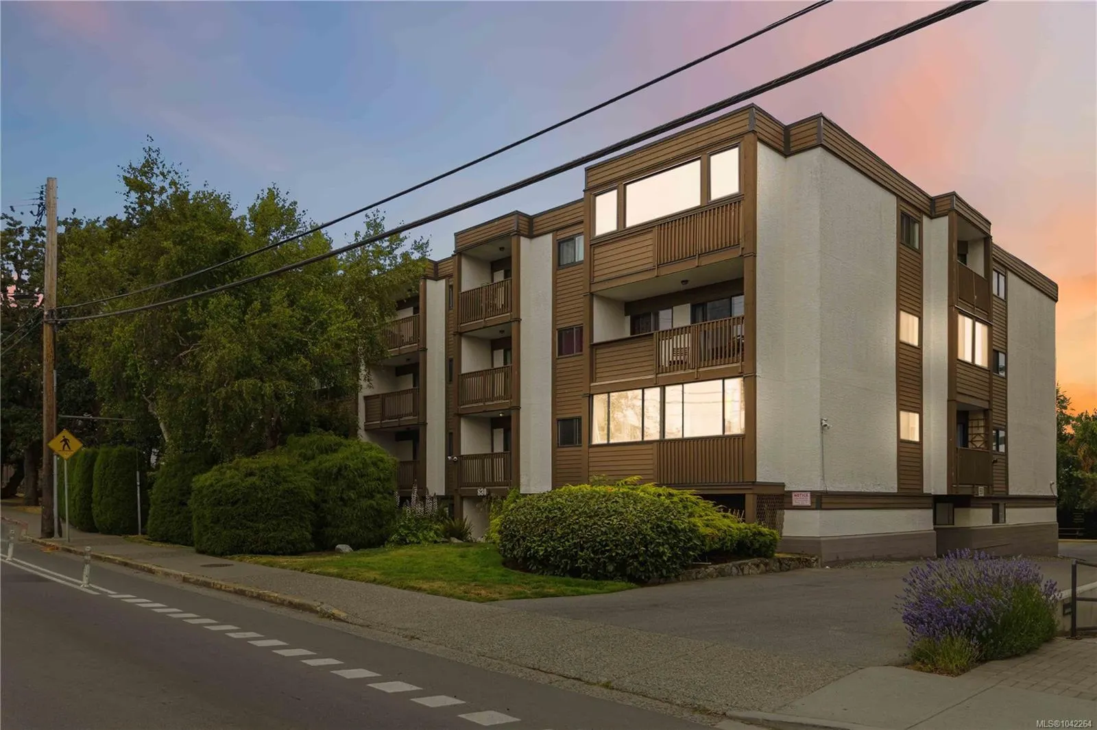 830 Esquimalt Rd
