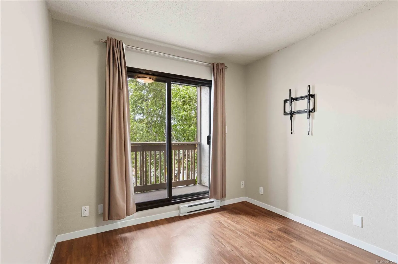 830 Esquimalt Rd