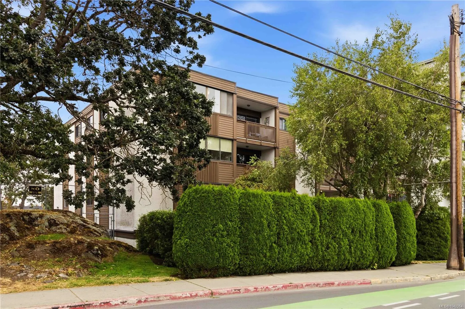 830 Esquimalt Rd