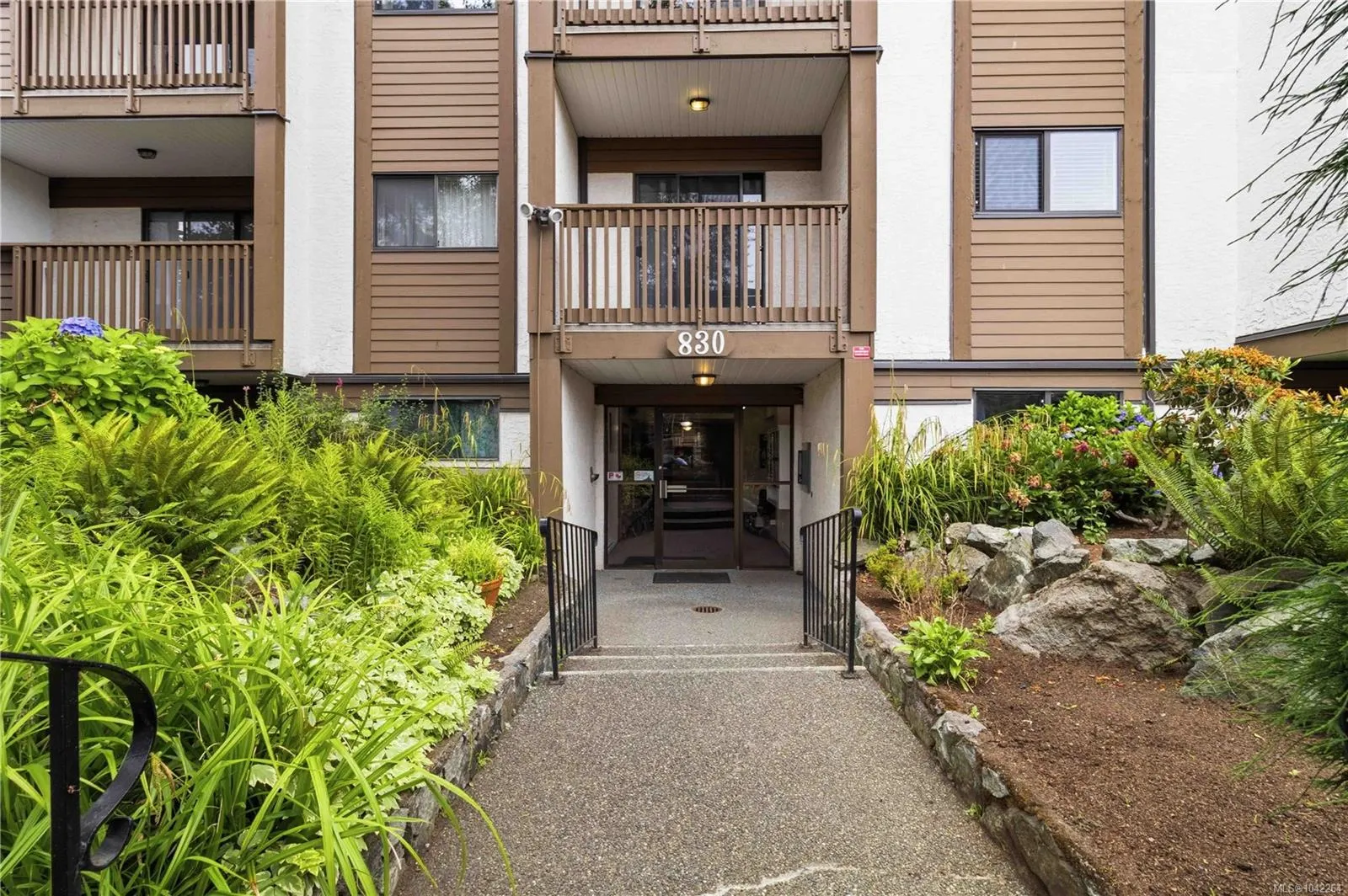 830 Esquimalt Rd