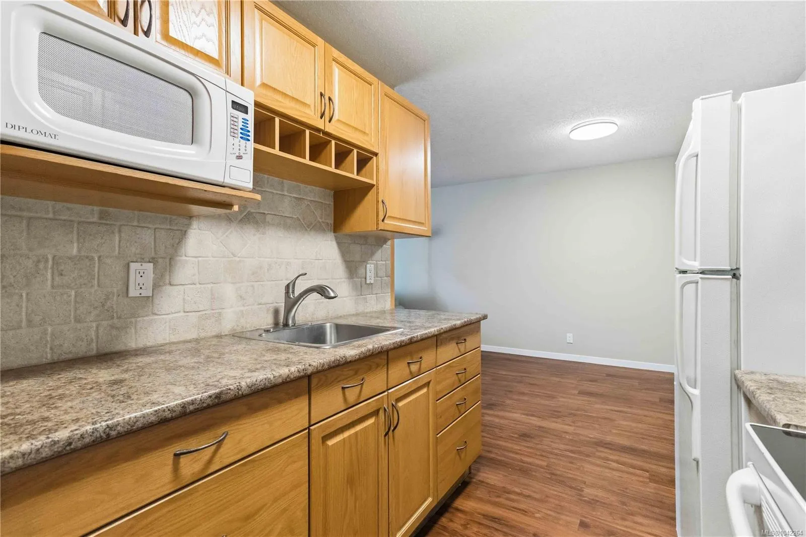 830 Esquimalt Rd