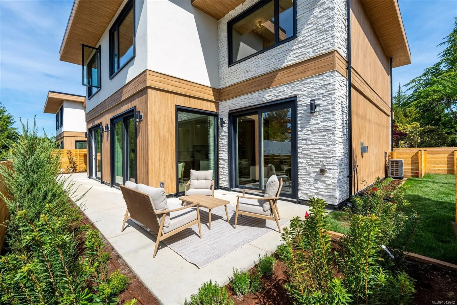 3022 Cadboro Bay Rd