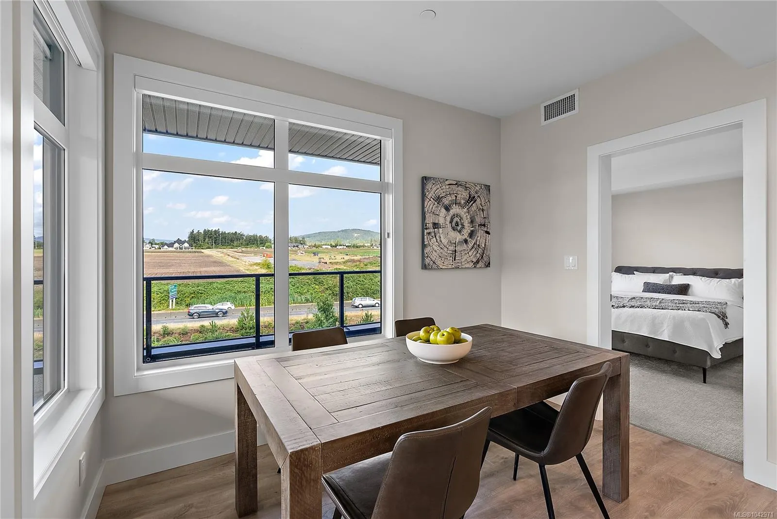 2520 Hackett Cres