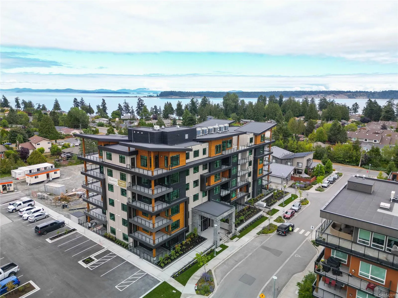 2520 Hackett Cres