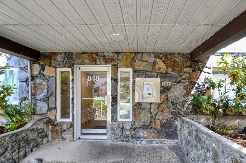 848 Esquimalt Rd