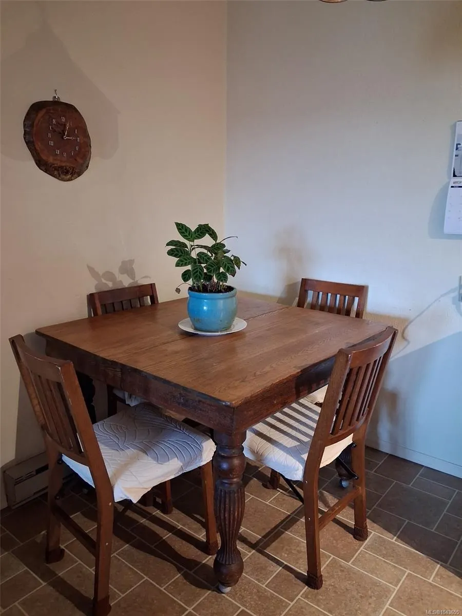 848 Esquimalt Rd