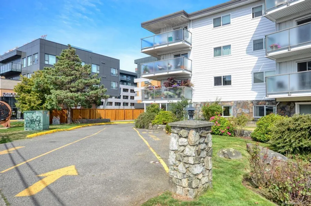 848 Esquimalt Rd