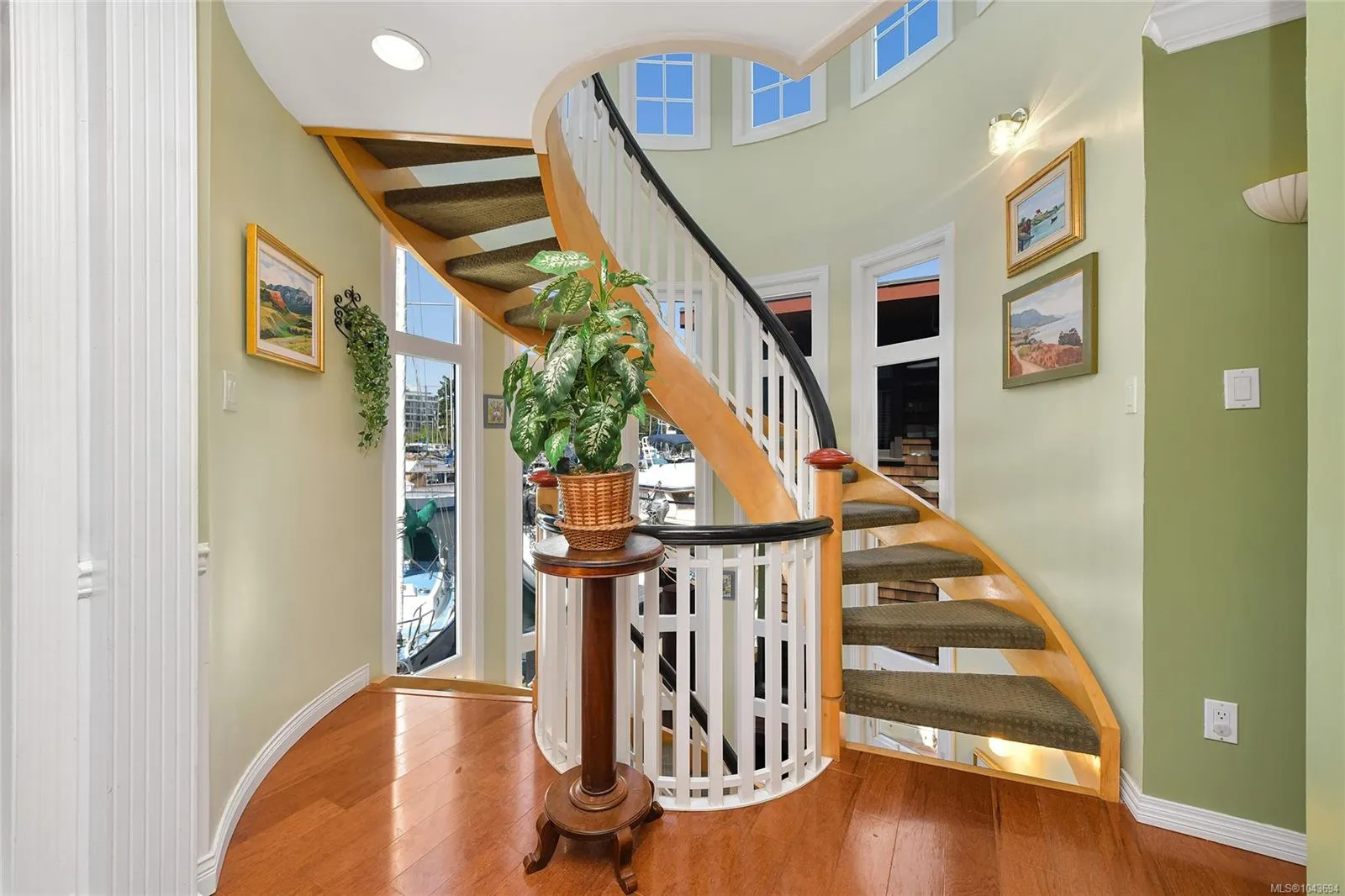 453 Head St
