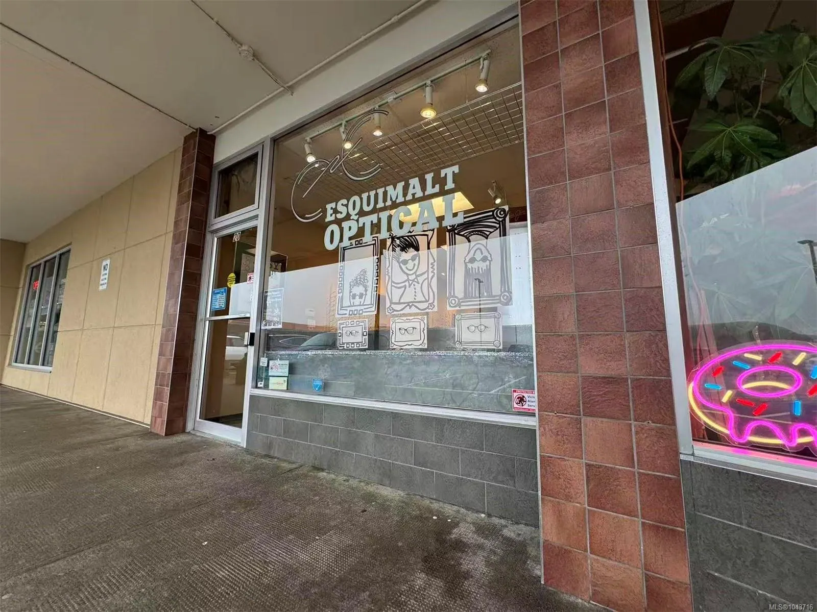1153 Esquimalt Rd