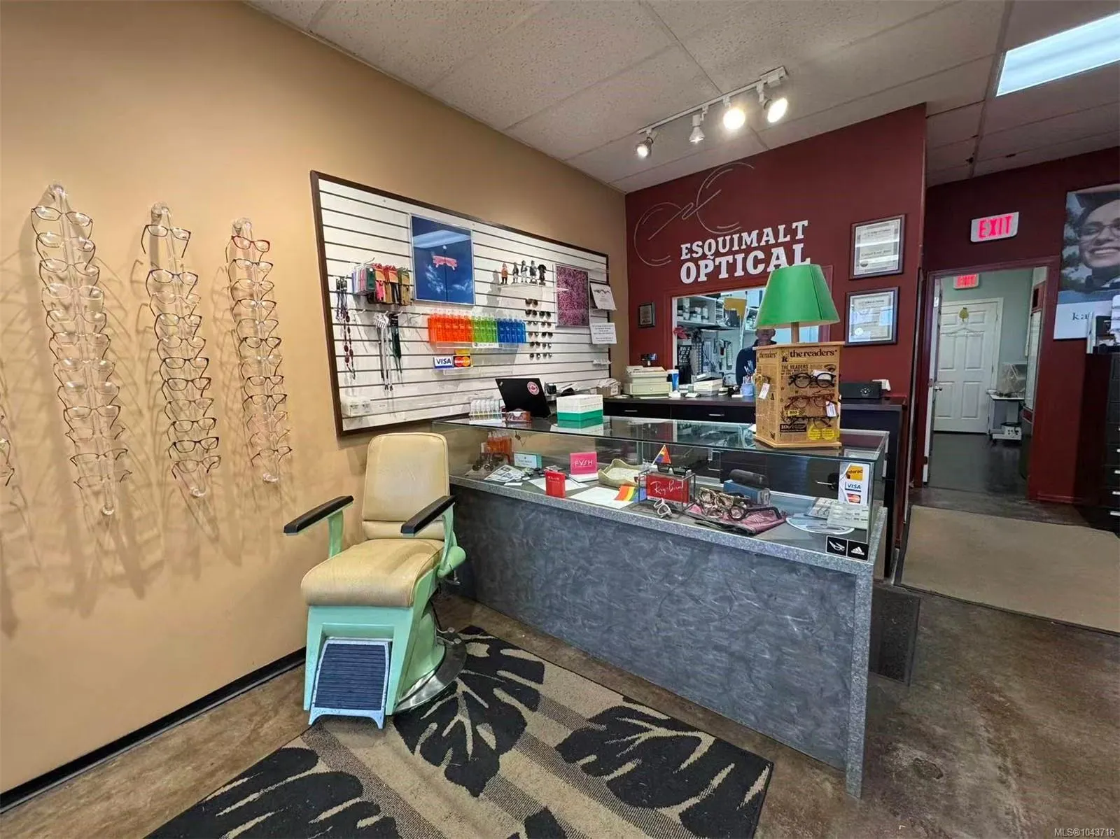 1153 Esquimalt Rd