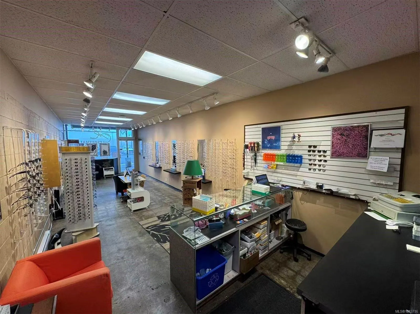 1153 Esquimalt Rd