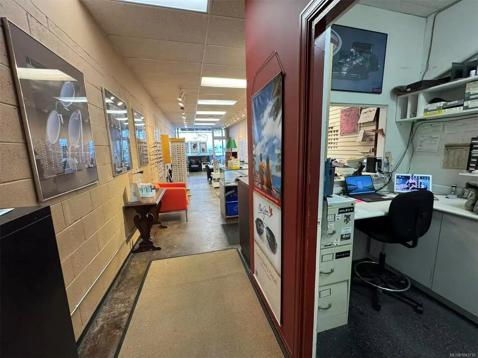 1153 Esquimalt Rd