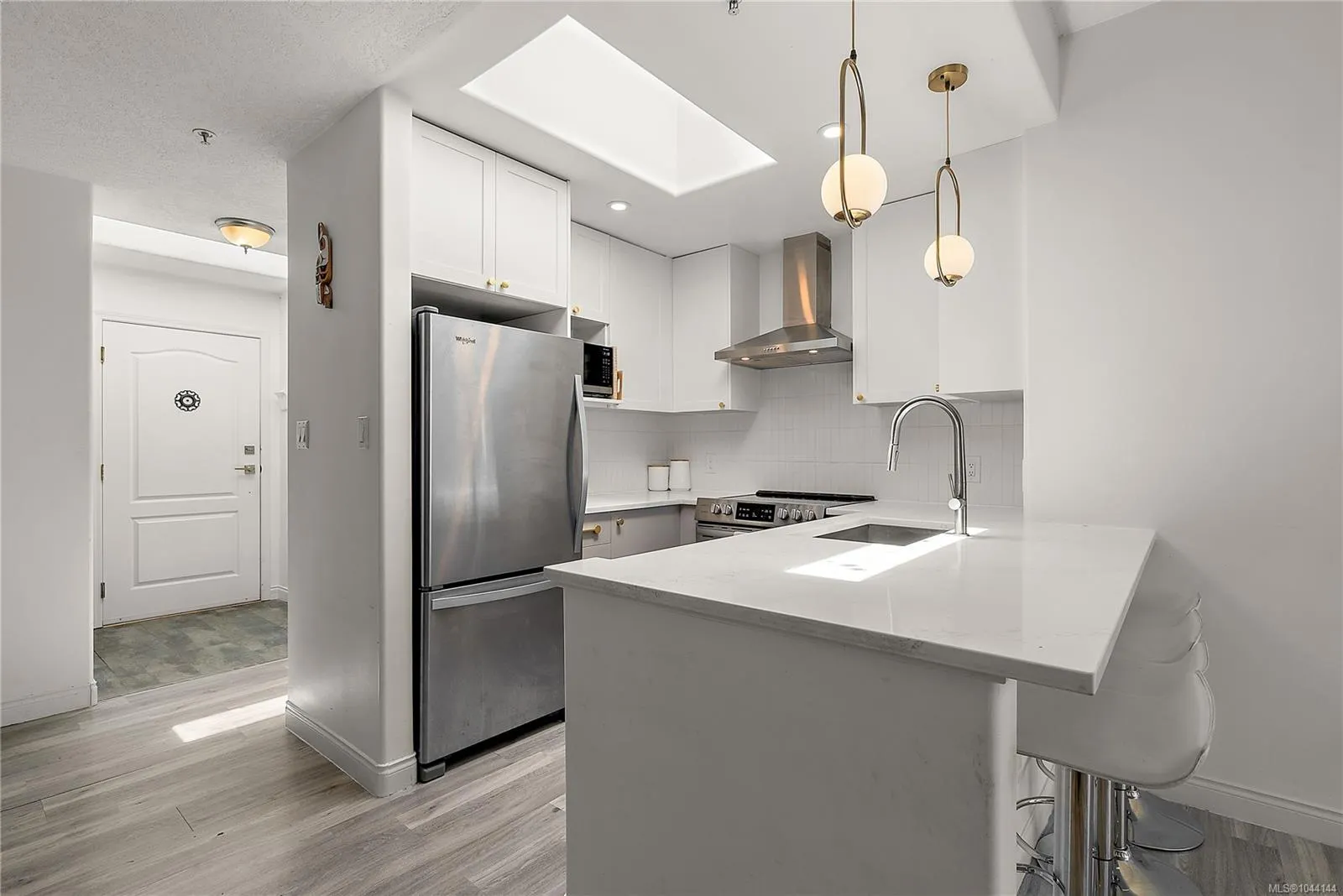 1258 Esquimalt Rd