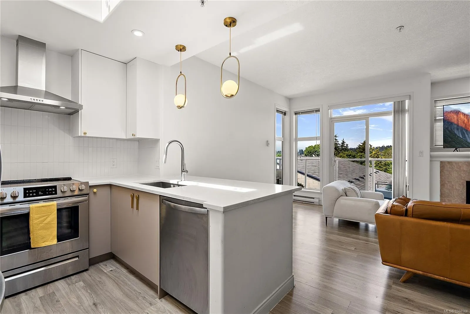 1258 Esquimalt Rd