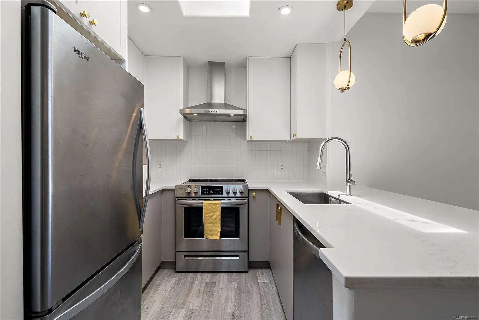 1258 Esquimalt Rd
