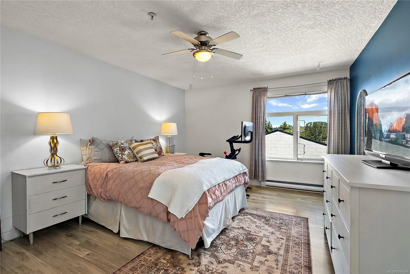 1258 Esquimalt Rd