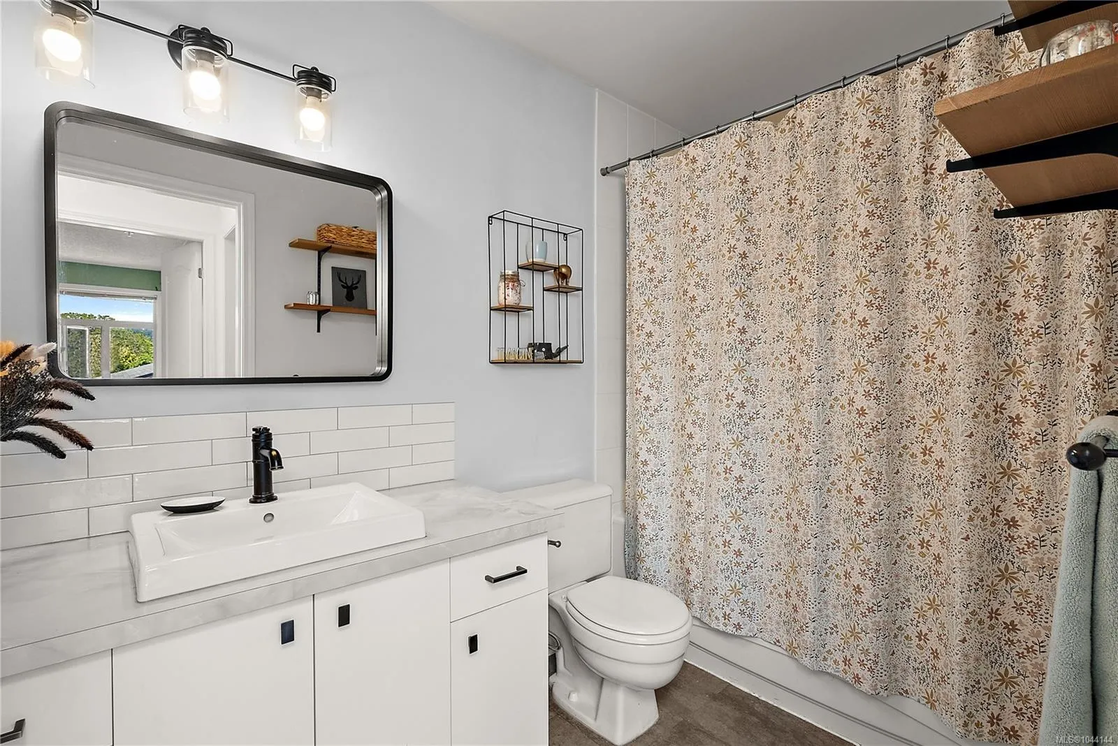 1258 Esquimalt Rd
