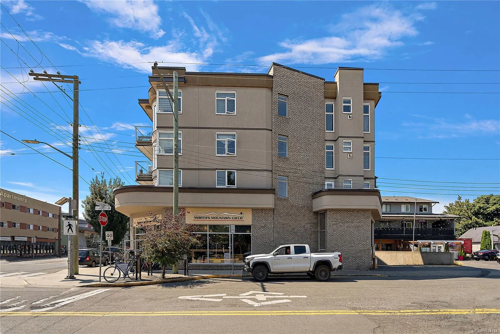 1258 Esquimalt Rd