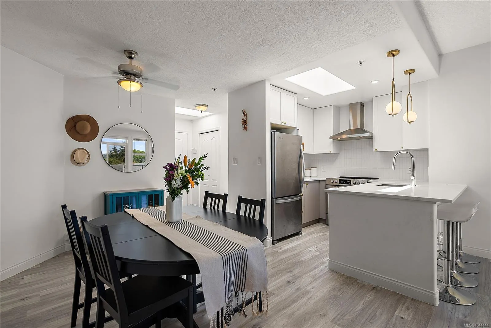 1258 Esquimalt Rd