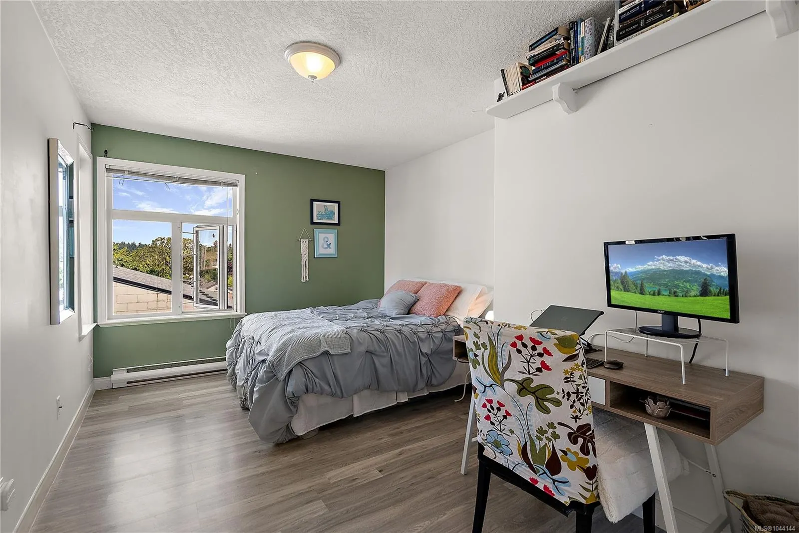 1258 Esquimalt Rd