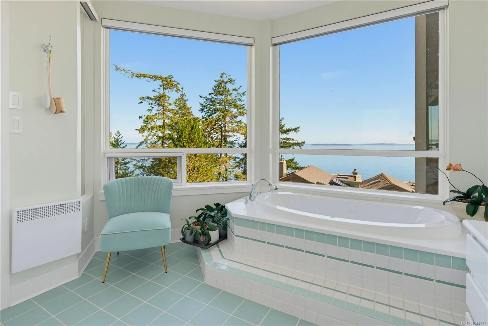 4771 Cordova Bay Rd