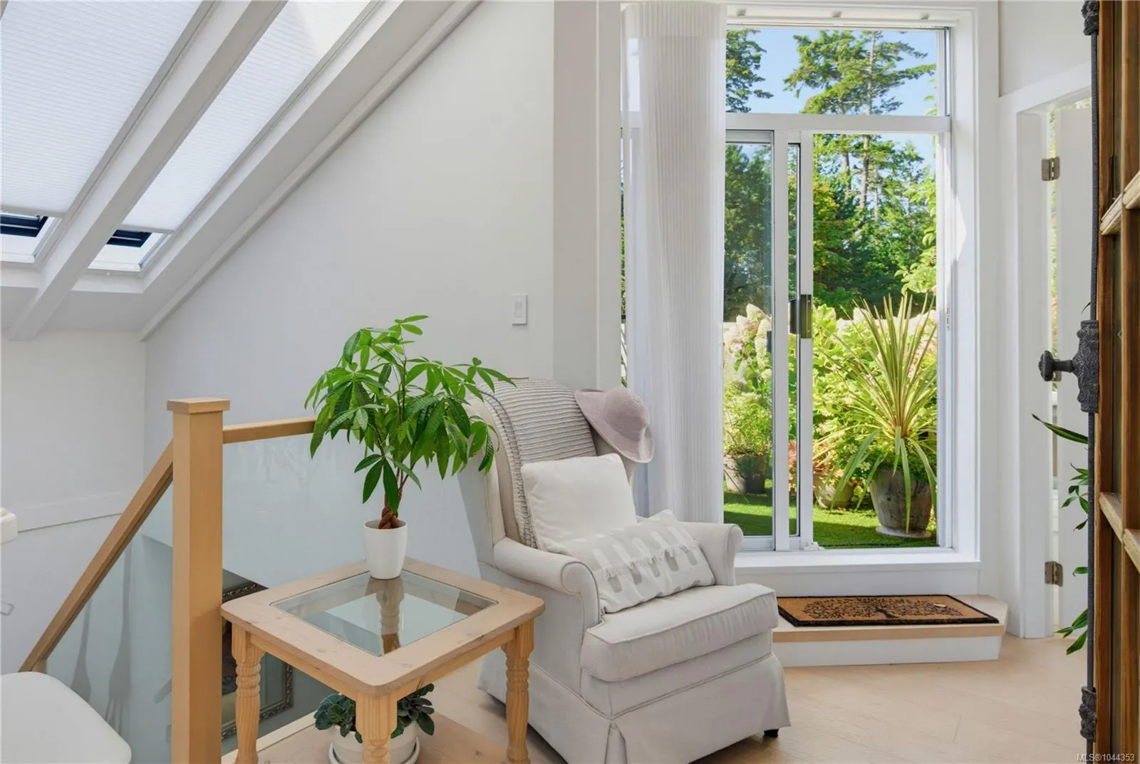4771 Cordova Bay Rd