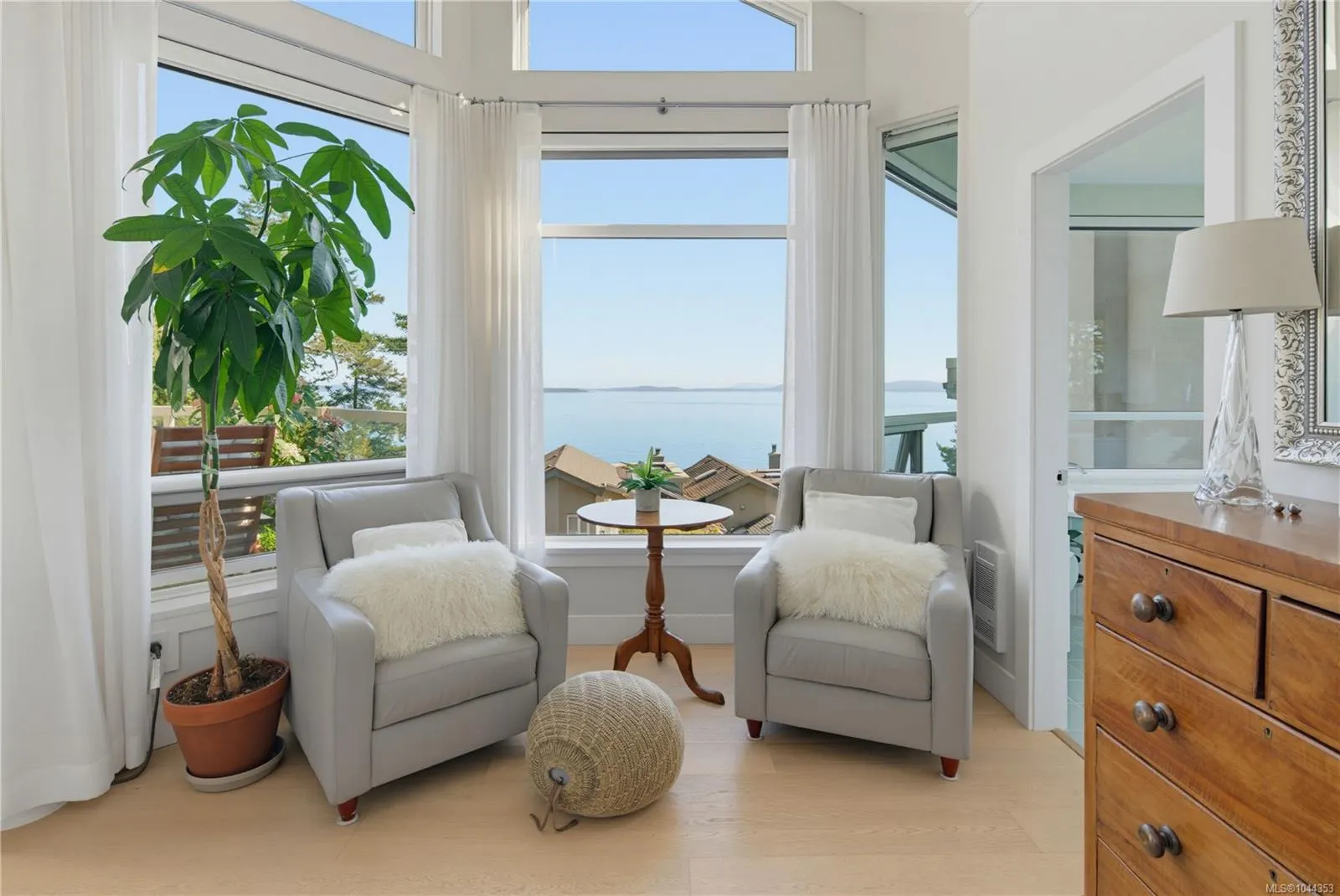 4771 Cordova Bay Rd
