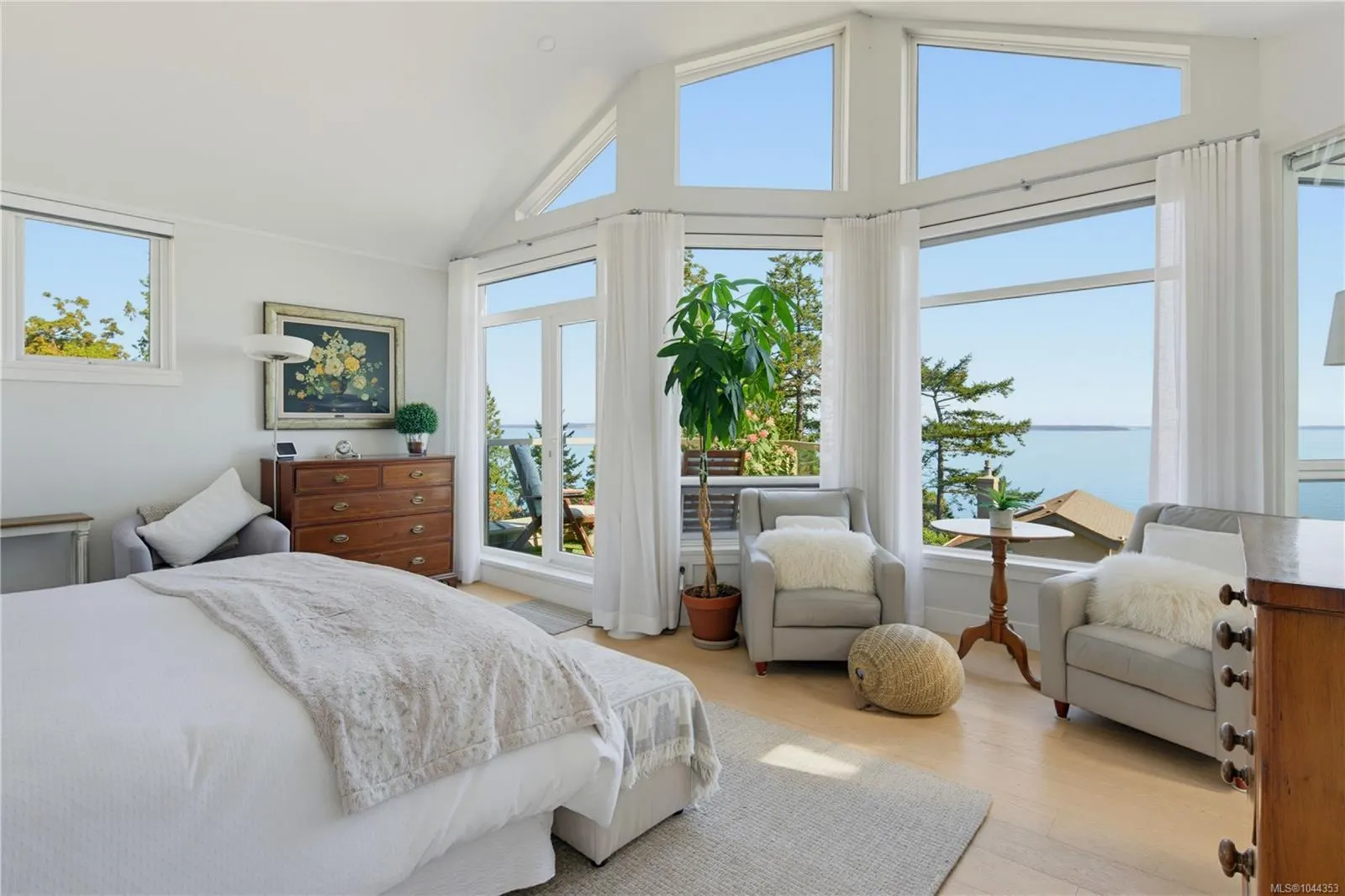 4771 Cordova Bay Rd