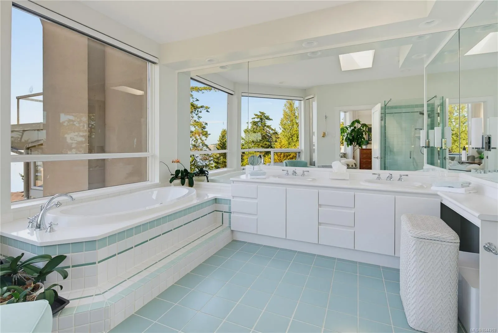 4771 Cordova Bay Rd