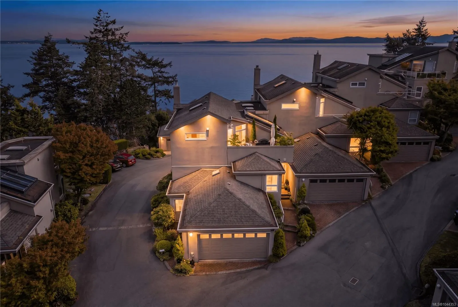 4771 Cordova Bay Rd