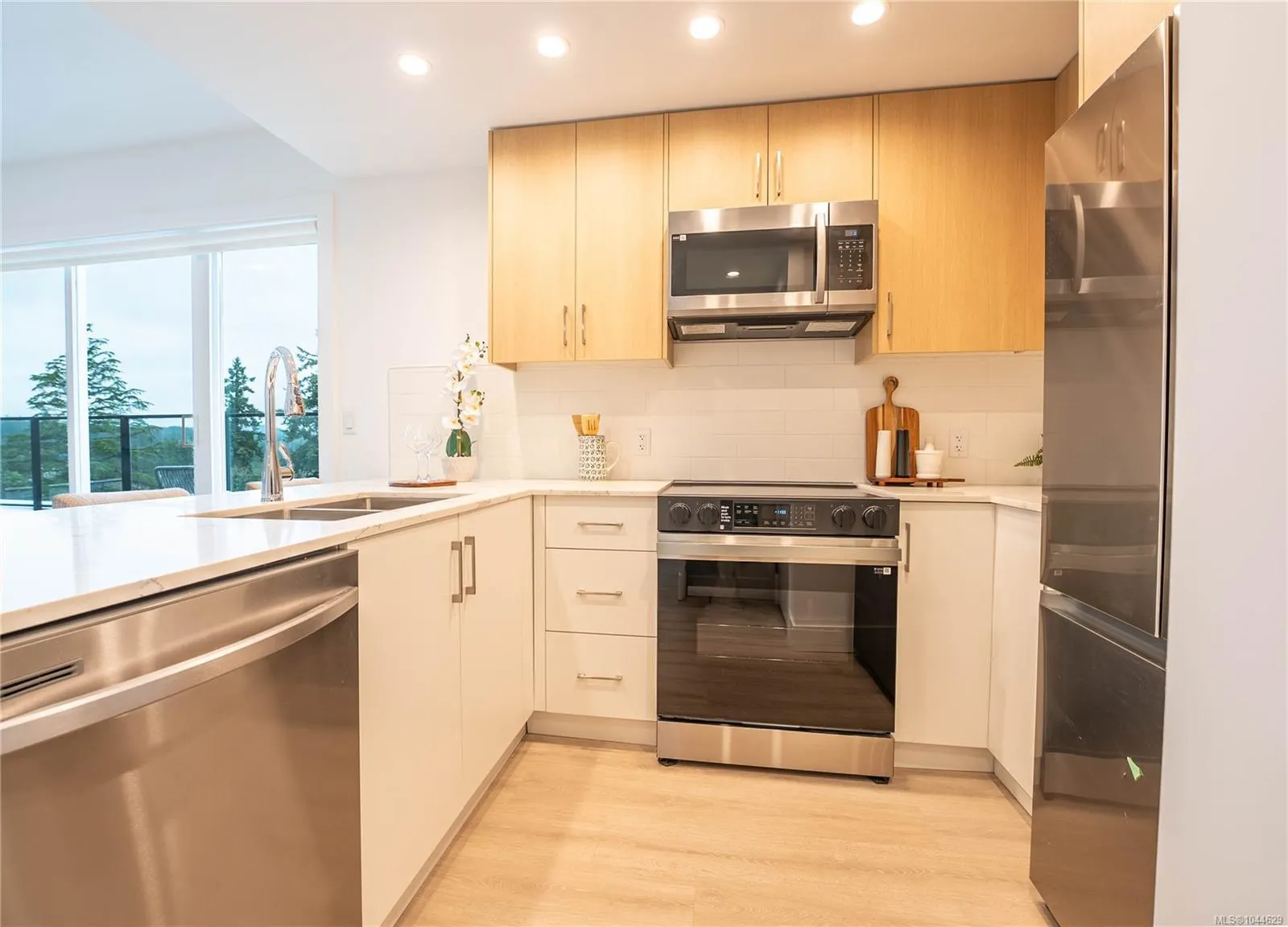 258 Helmcken Rd
