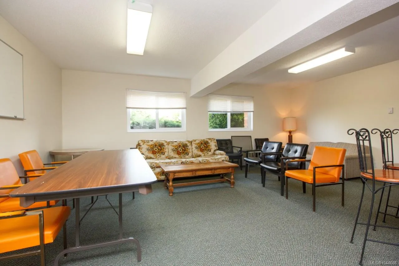 853 Selkirk Ave