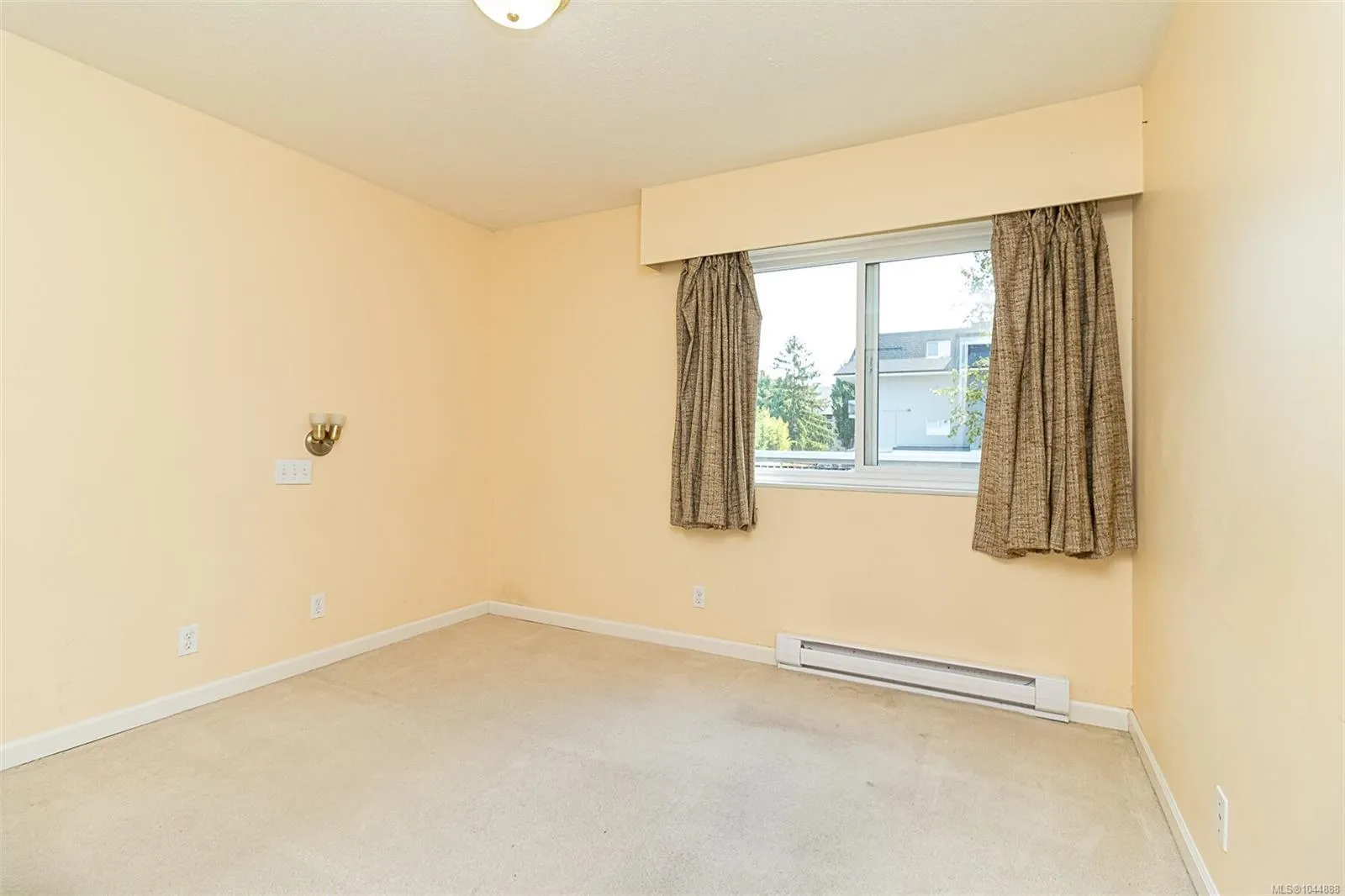 853 Selkirk Ave