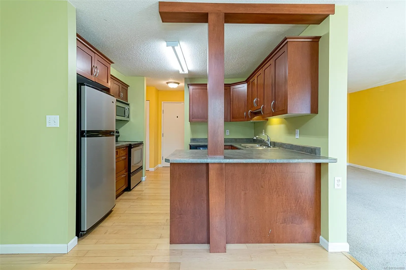 853 Selkirk Ave