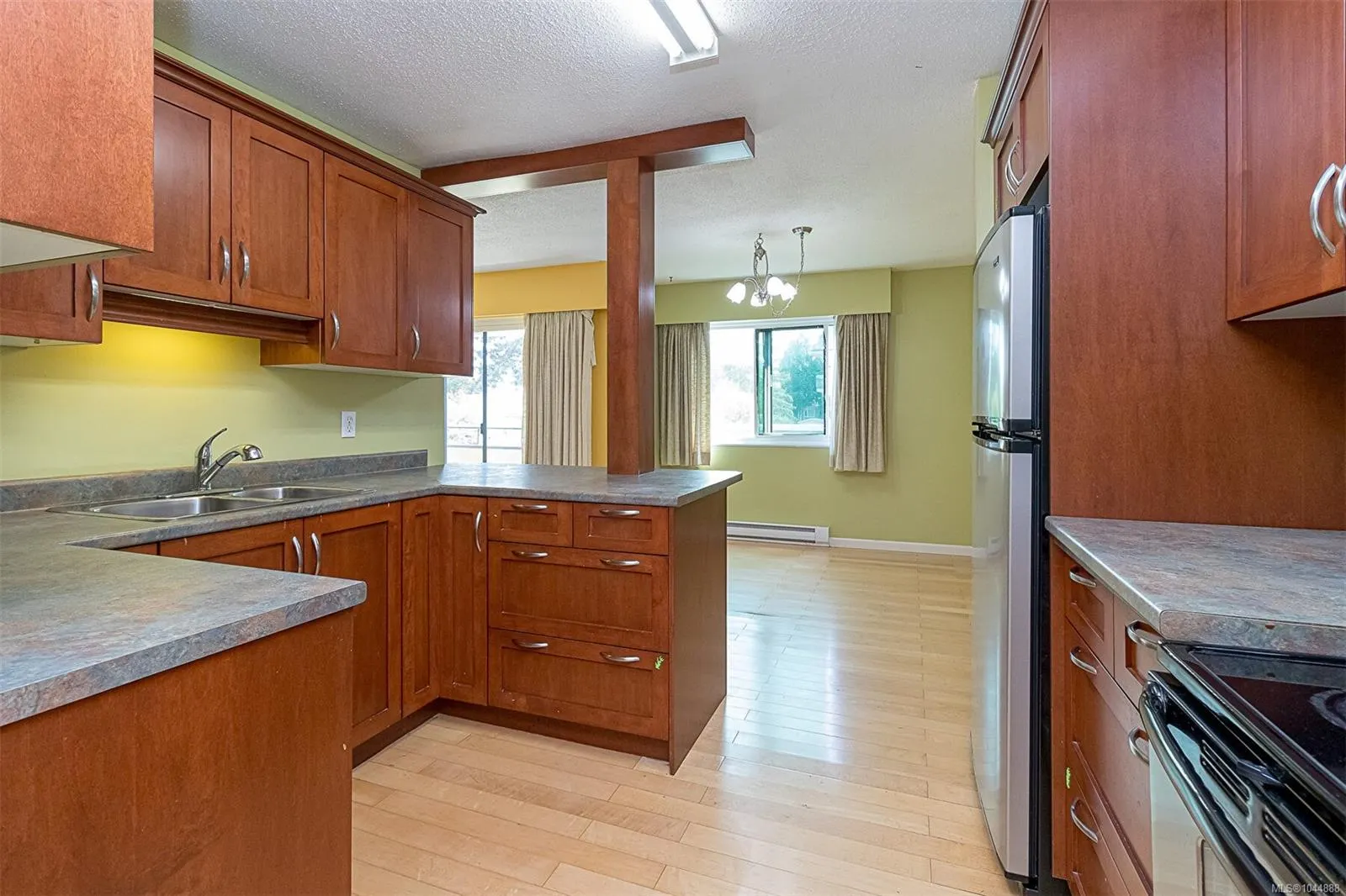 853 Selkirk Ave