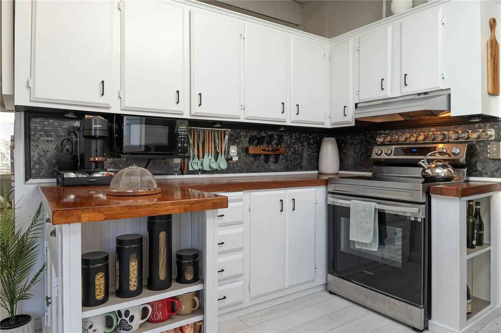 7701 Central Saanich Rd