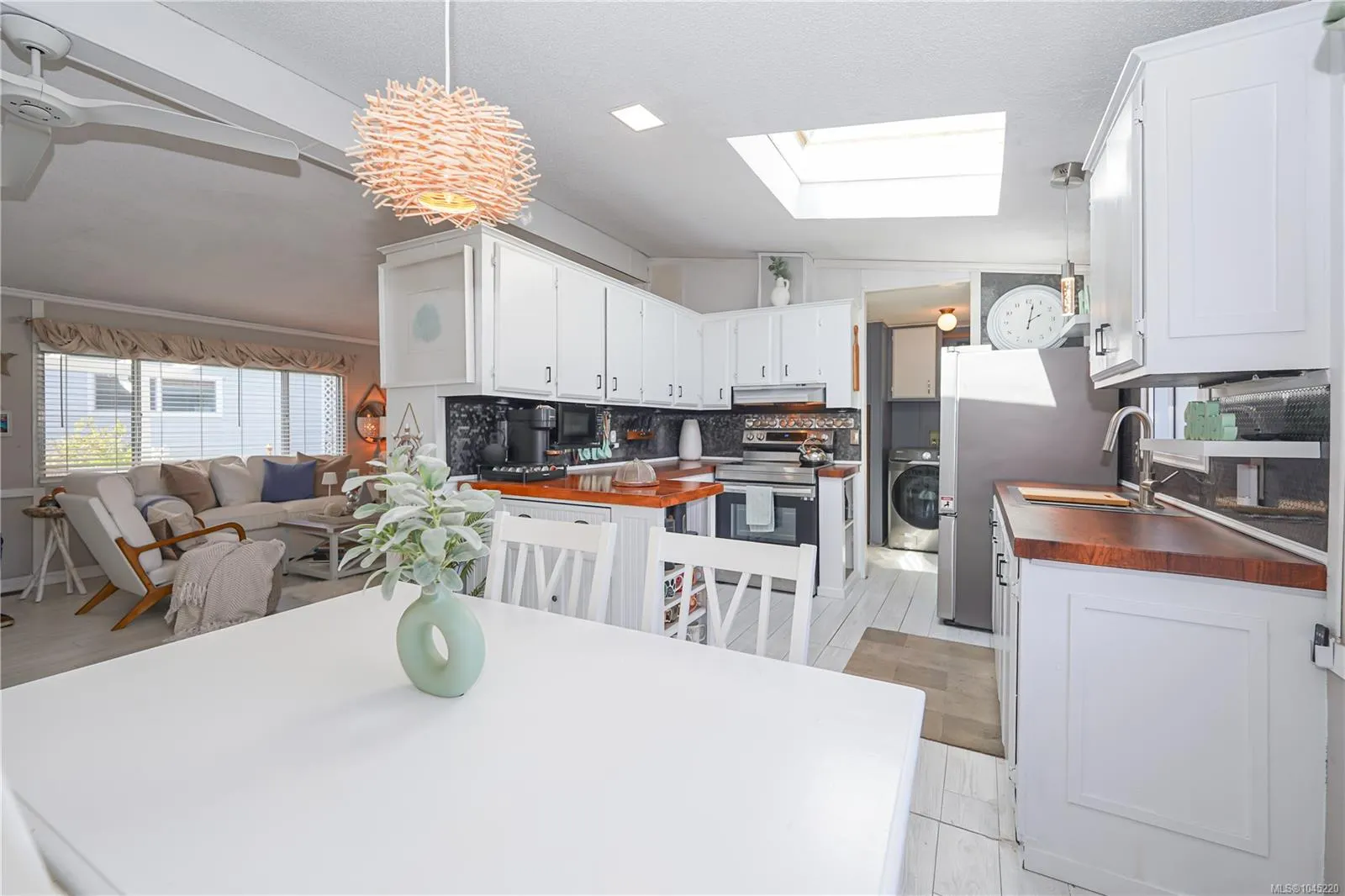 7701 Central Saanich Rd