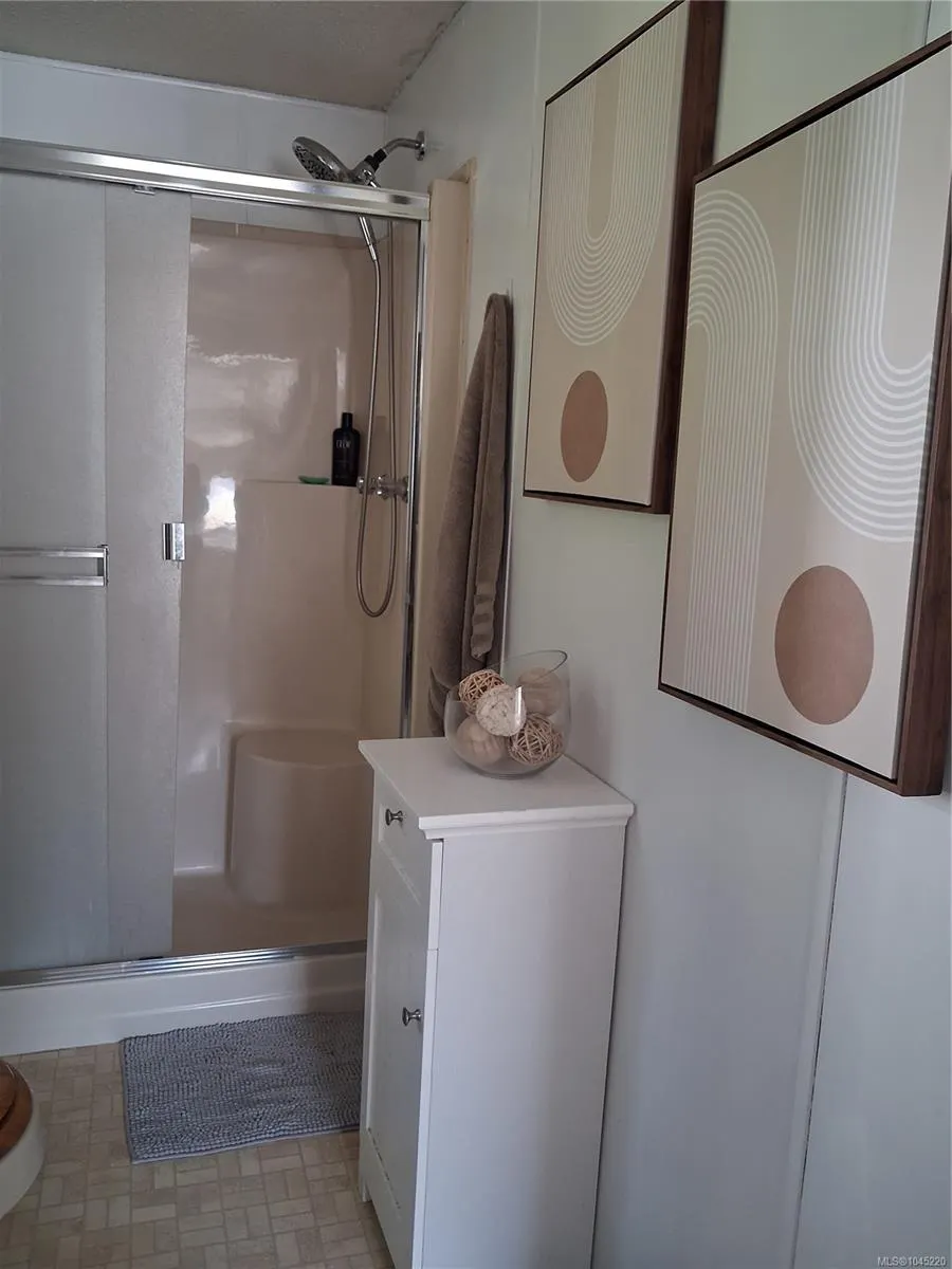 7701 Central Saanich Rd