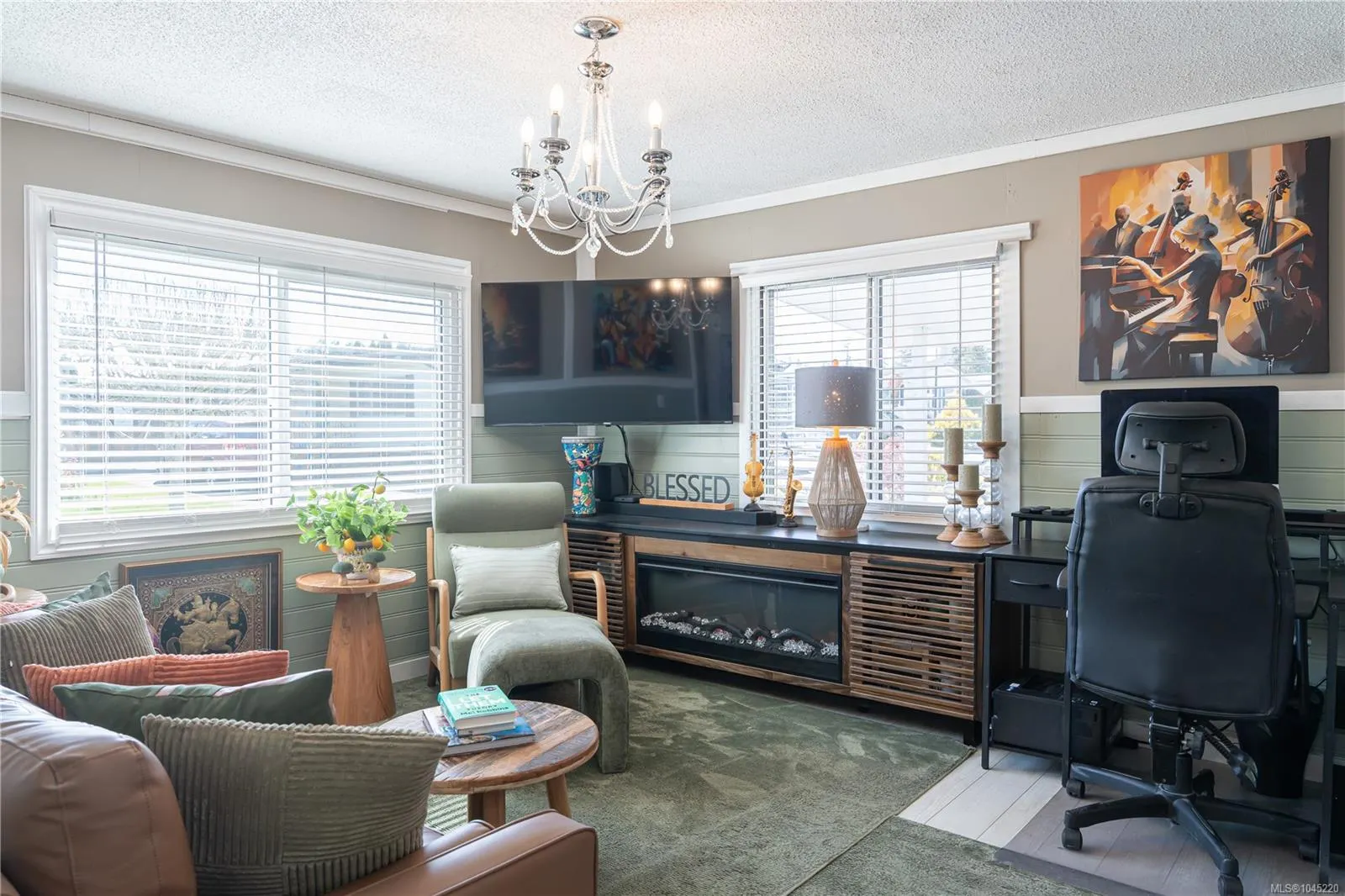 7701 Central Saanich Rd